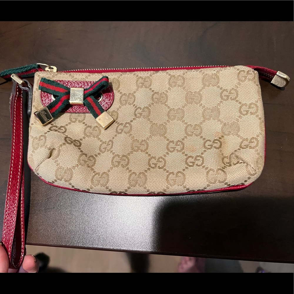 Authentic Gucci medium sized wristlet with bow